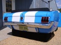 Banquette réalisée à partir d'une authentique partie arrière de Ford Mustang 1965