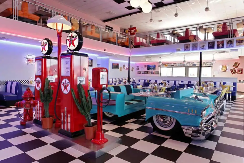 Restaurant américain avec mobilier retro et vintage de chez déco américaine