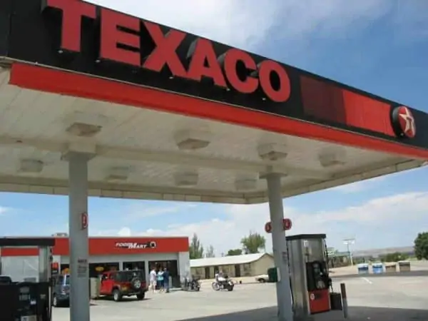 Enseigne originale de station service americaine de la marque Texaco