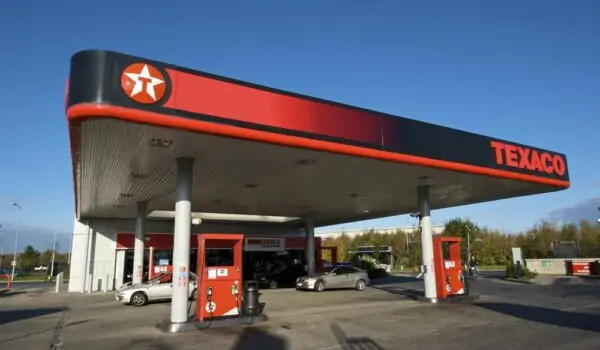 Enseigne originale de station service americaine de la marque Texaco