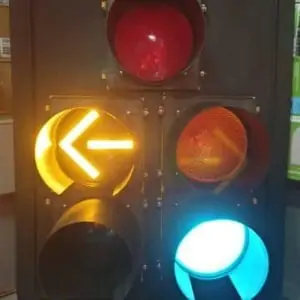 Feu tricolore américain de signalisation routière de couleur noire et jaune, de type DOG HOUSE