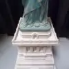 Statue De La Liberte Sur Socle