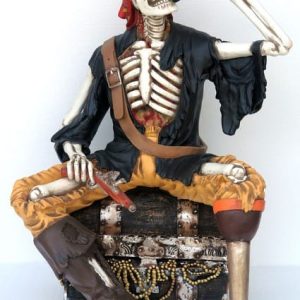 Squelette Pirate Assis Sur Un TrÉsor Et Buvant A La Bouteille
