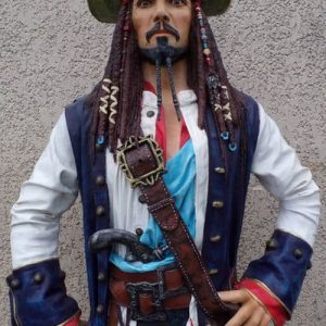 Statue du pirate des Caraibes Jack Sparrow