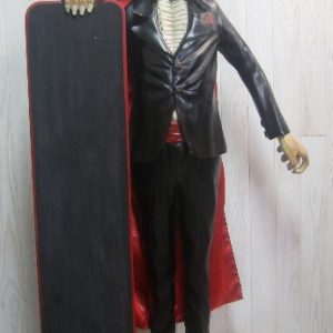 Statue du Comte Dracula avec un porte-menu