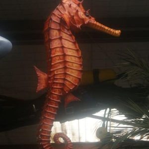 Hippocampe à suspendre Très belle statue en résine fibre de verre.