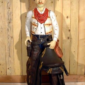 Cow Boy Avec Selle St 372 Theme Western Statue Grandeur Nature En Resine Et Fibre De Verre