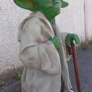 Statue de Maître Yoda Le sage Jedi de Star Wars