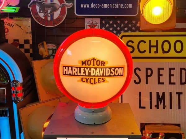 globe de pompe a essence americaine de la marque harley davidson a orange