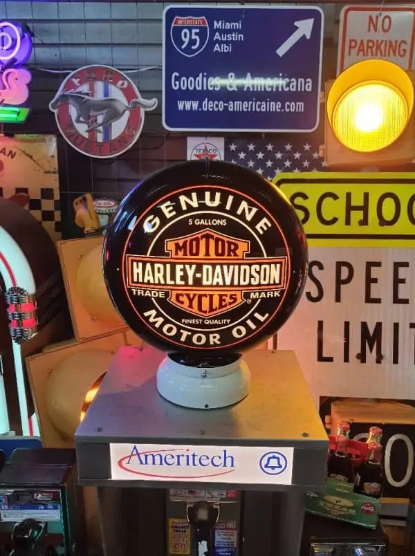globe de pompe a essence americaine de la marque harley davidson bk