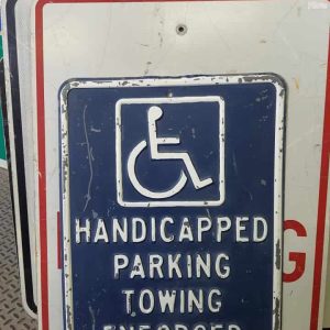 panneau de signalisation routiere americain parking handicape 61x46cm