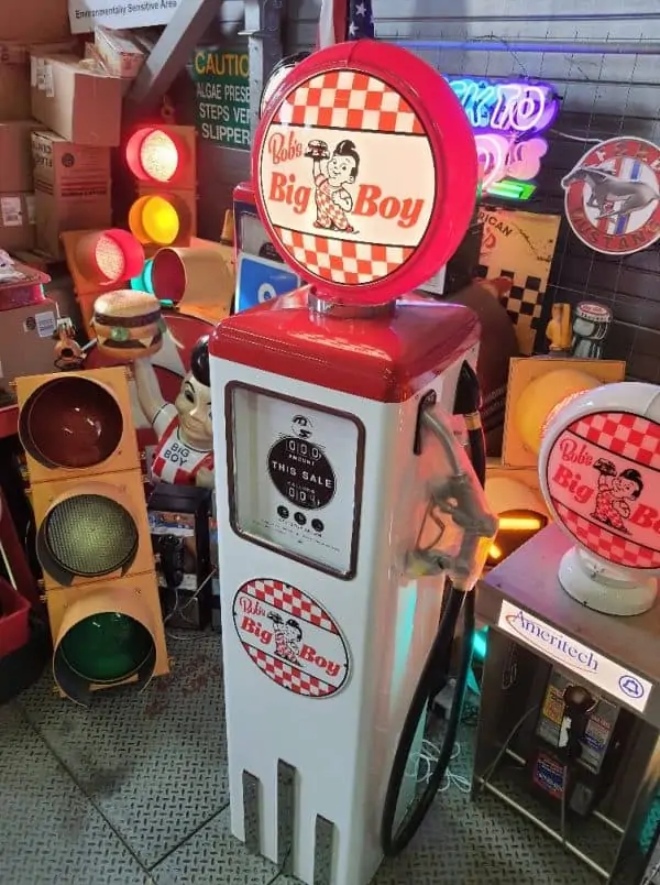 pompe a essence a thematique big boy restaurant 3