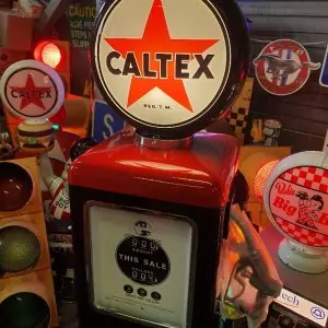 pompe a essence logotisee a la marque caltex texaco 1