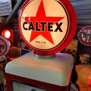 pompe a essence logotisee a la marque caltex texaco red 2