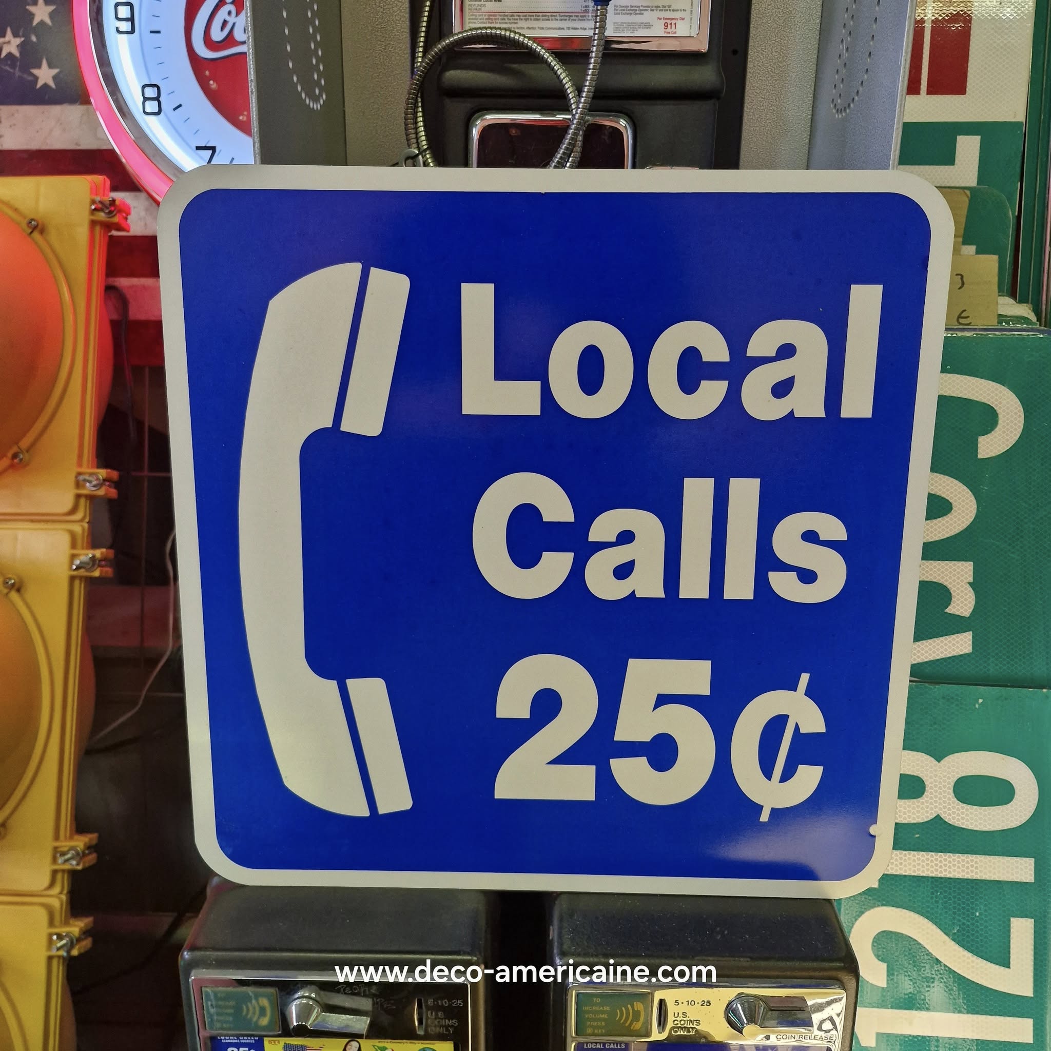 panneau de signalisation de restaurant et magasin authentique / goodies phone inside