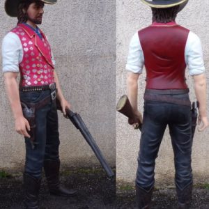 statue cow boy au gilet rouge