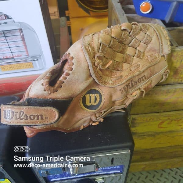 gant de baseball vintage en cuir avec sa balle "officielle"