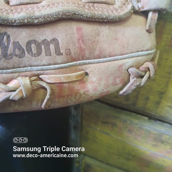 gant de baseball vintage en cuir avec sa balle "officielle"