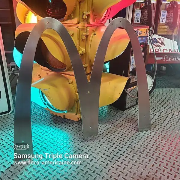 logo "m" mcdonald's restaurant authentique sur base des "m" jaunes métal 70cm x 60cm