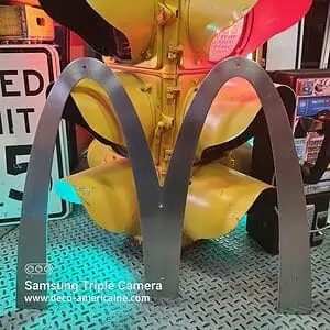 logo "m" mcdonald's restaurant authentique sur base des "m" jaunes métal 70cm x 60cm