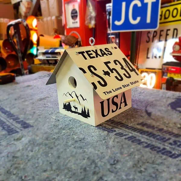 cabane à oiseaux avec plaque d'immatriculation américaine wildlife nevada (copie)