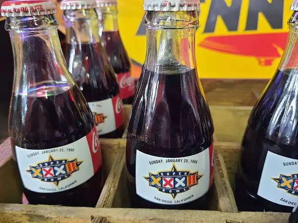 pack caisse coca cola + bouteilles superbowl finale 1998 et finale 1999