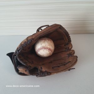 gant de baseball "wilson" vintage en cuir avec sa balle "officielle"
