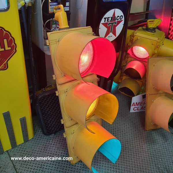 feu tricolore américain à 3 voies avec fixation plafond et câblé 125cm jaune (copie)