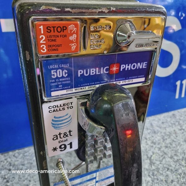téléphone payphone américain de rue avec monnayeur et stickers (copie)
