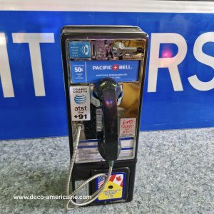téléphone payphone américain de rue avec monnayeur et stickers (copie)