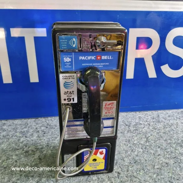 téléphone payphone américain de rue avec monnayeur et stickers (copie)