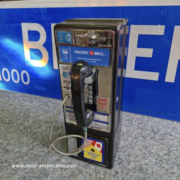téléphone payphone américain de rue avec monnayeur et stickers (copie)