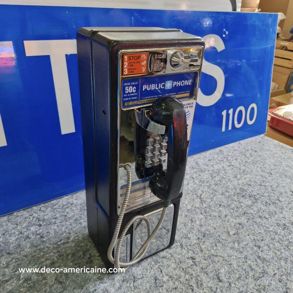 téléphone payphone américain de rue avec monnayeur et stickers