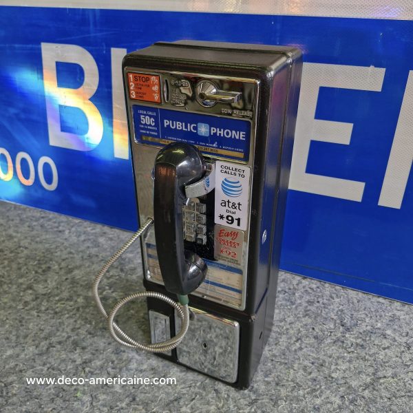 téléphone payphone américain de rue avec monnayeur et stickers