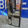 téléphone payphone américain de rue avec monnayeur et stickers