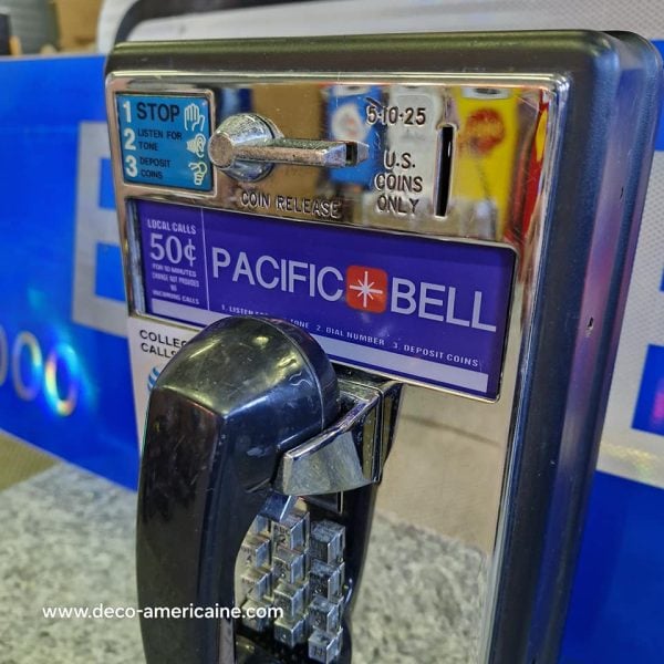 téléphone payphone américain de rue avec monnayeur et stickers (copie)