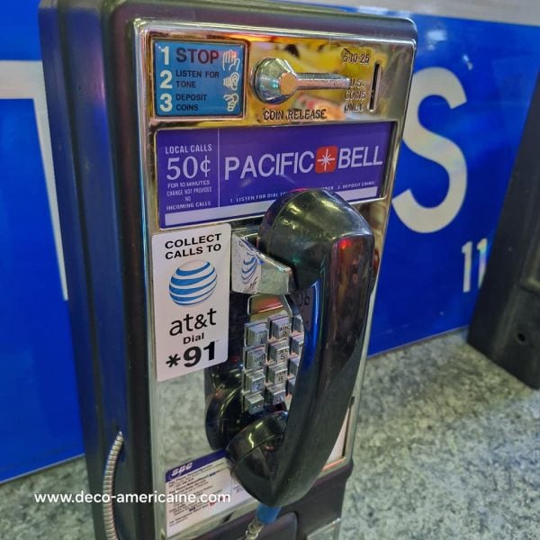téléphone payphone américain de rue avec monnayeur et stickers (copie)