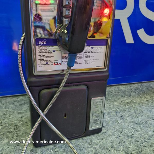 téléphone payphone américain de rue avec monnayeur et stickers (copie)