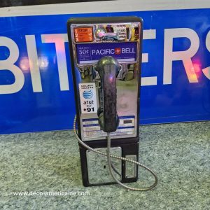 téléphone payphone américain de rue avec monnayeur et stickers (copie)