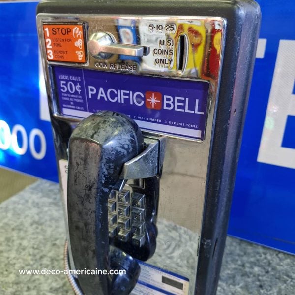 téléphone payphone américain de rue avec monnayeur et stickers (copie)