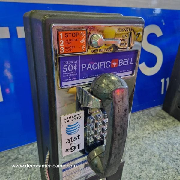 téléphone payphone américain de rue avec monnayeur et stickers (copie)