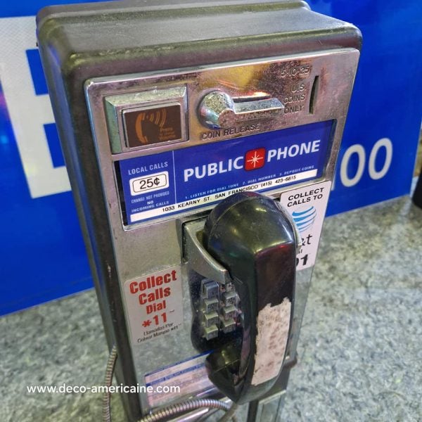 téléphone payphone américain de rue avec monnayeur et stickers (copie)