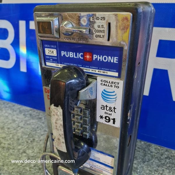 téléphone payphone américain de rue avec monnayeur et stickers (copie)