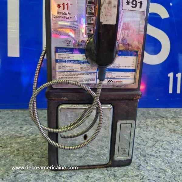 téléphone payphone américain de rue avec monnayeur et stickers (copie)