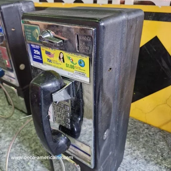 téléphone payphone américain de rue avec monnayeur et stickers (copie)