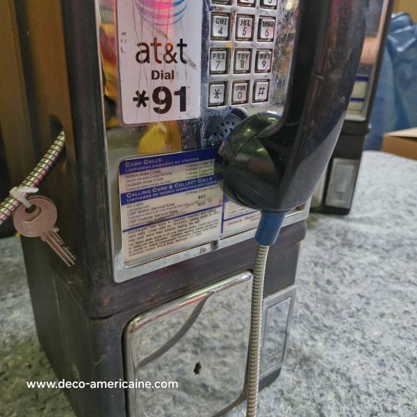 téléphone payphone américain de rue avec monnayeur et stickers (copie)