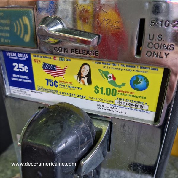 téléphone payphone américain de rue avec monnayeur et stickers (copie)