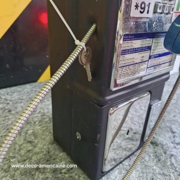 téléphone payphone américain de rue avec monnayeur et stickers 8