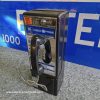 téléphone payphone américain de rue avec monnayeur et stickers (copie)