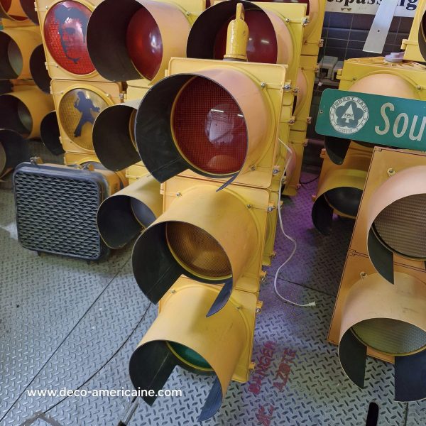 feu tricolore américain à 3 voies avec fixation plafond et câblé 125cm jaune (copie)